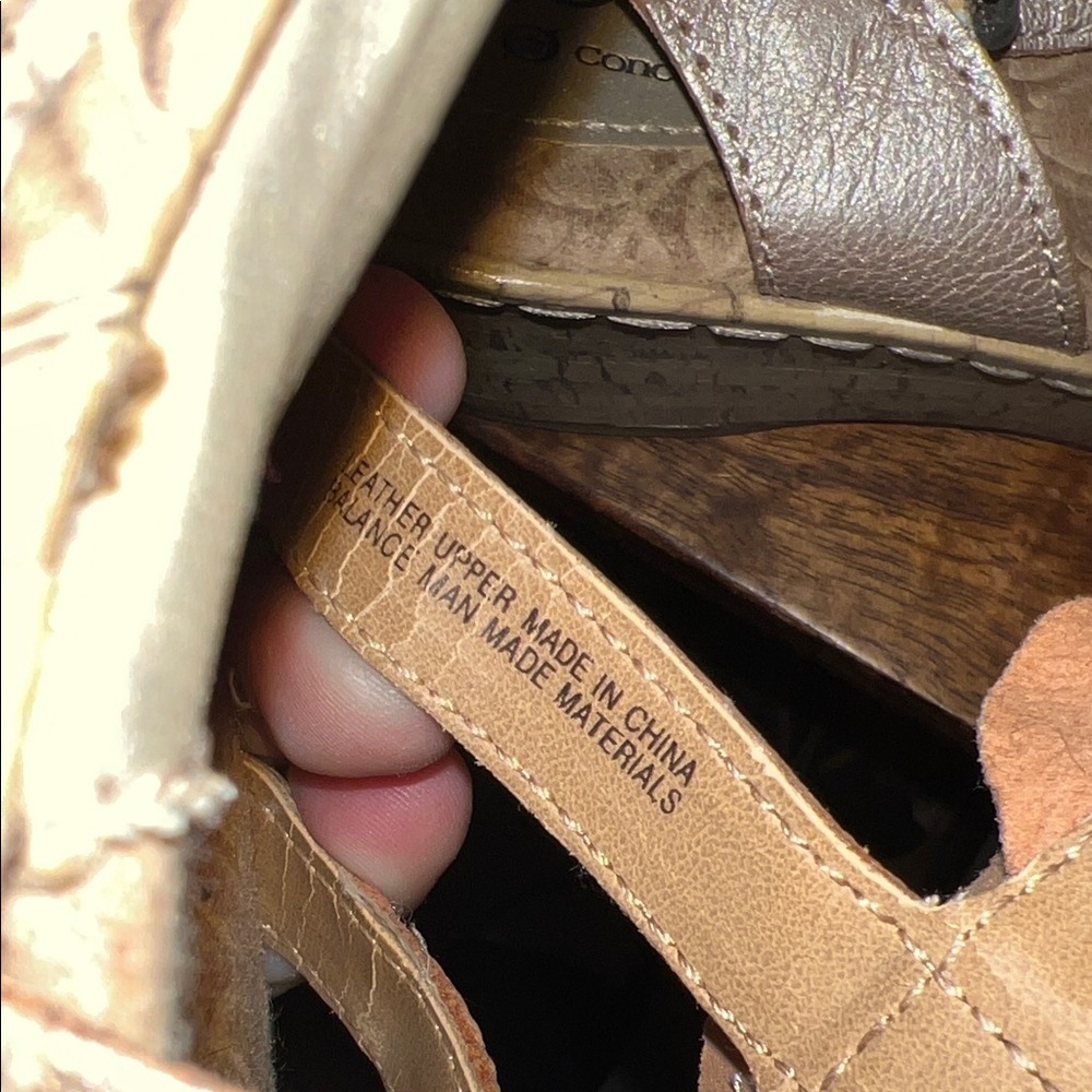 b.o.c. Women's Floral Tan Sandals - Picture 9 of 10